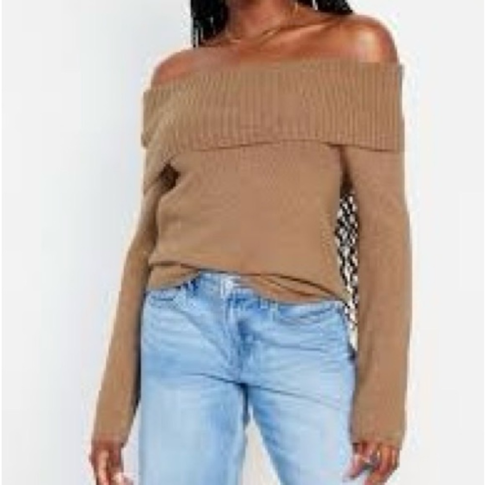 Old Navy Off-the-Shoulder Ribbed Sweater in Camel Brown